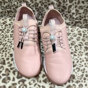 Nursing shoes